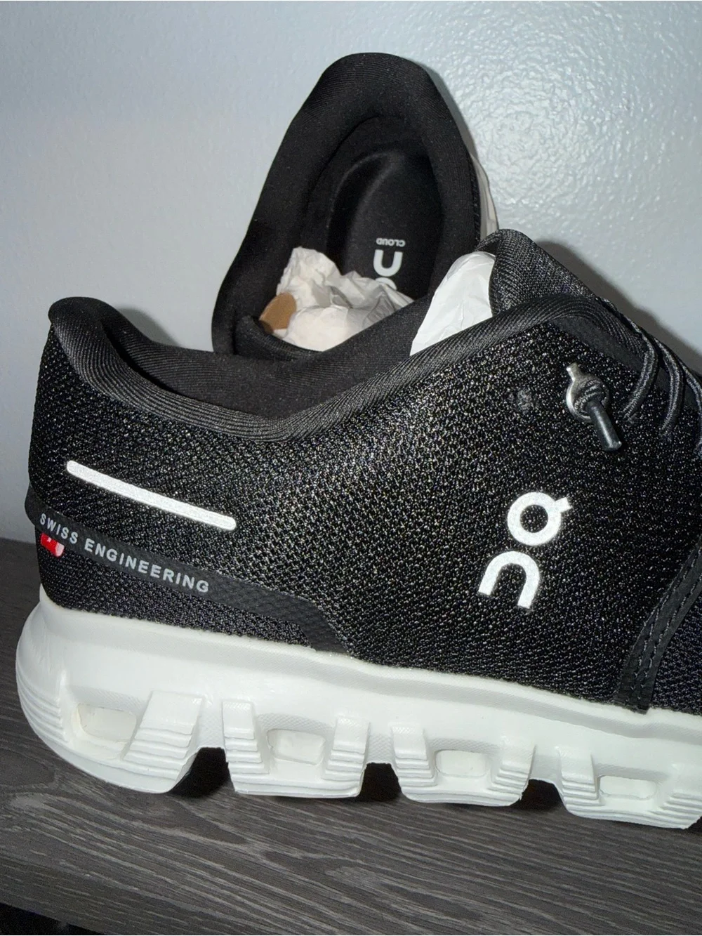On Cloud 6 Running Men's Black White Athletic Running Shoes 8.5M NIB 10070299